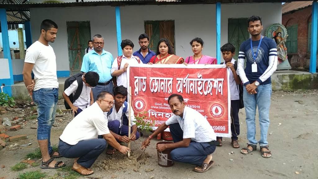 সবুজায়নের লক্ষে দিনহাটা উচ্চতর বিদ্যালয়ে  বৃক্ষ রোপন কর্মসূচী 